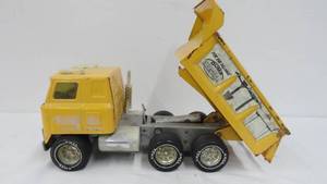 lot 7 image: ERTL Tin Dump Truck
