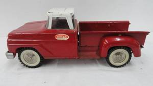 lot 9 image: Vintage Tin Tonka Truck
