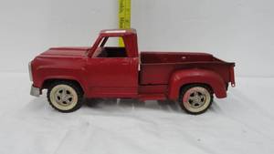 lot 22 image: Vintage Tin Tonka Truck