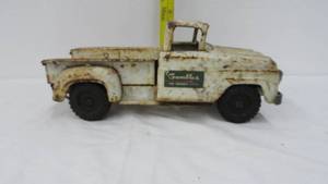 lot 23 image: Vintage Tin Tonka Truck