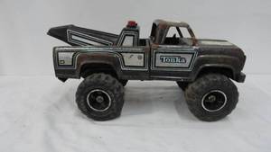 lot 28 image: Vintage Tin Tonka Wrecker