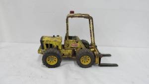 lot 31 image: Vintage Tin Tonka Forklift