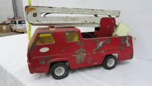 lot 36 image: Vintage Metal Tonka Fire Truck