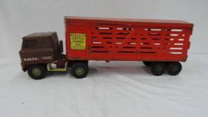 lot 37 image: Vintage Metal ERTL Tractor & Trailer