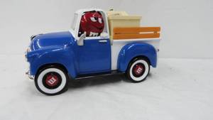 lot 43 image: M & M Truck