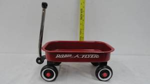 lot 47 image: Radio Flyer Wagon