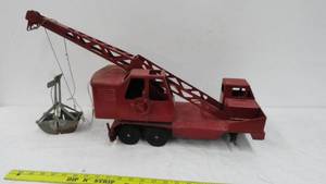 lot 50 image: Vintage Metal Crane Truck