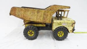 lot 53 image: Vintage Metal Tonka Dump Truck