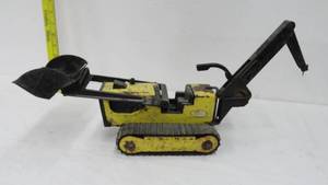 lot 68 image: Vintage Metal Tonka Hoe T-6