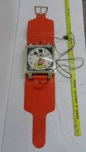 lot 97 image: Mickey Mouse Clock