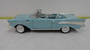 lot 107 image: ERTL 1957 Chevy Belair Convertible 118 Scale