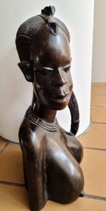 lot 5 image: African FiguralBust Wood Carving
