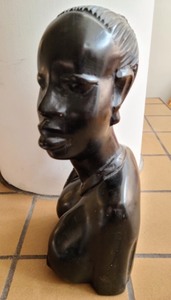 lot 7 image: African FiguralBust Wood Carving