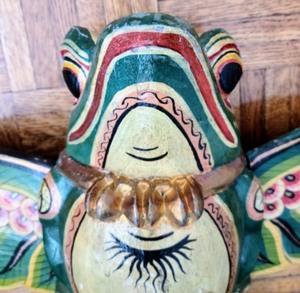 lot 20 image: Large Painted Wood Frog Wall Hanging