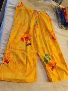 lot 258 image: Five Pants and Tops Size XL in Assorted Patterns