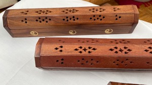lot 306 image: 4 Incense Burners with 3 Bags of Incense