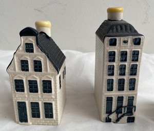 lot 311 image: 4 Delft Figurines