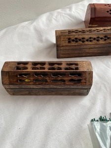 lot 313 image: 5 Incense Burners with Incense