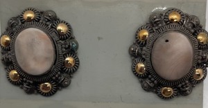 lot 341 image: 3 Pairs of Clip On Earrings