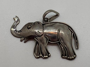 lot 295 image: Sterling Silver Elephant Pendant