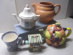 Teapots & Cup