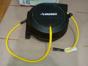 38 in. x 50 ft. Hybrid Retractable Hose Reel by Husky- used doesnt retract