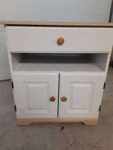 MicrowaveEntertainmentEnd Table with rollers