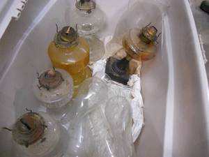 5 Oil Lanterns and Chimneys