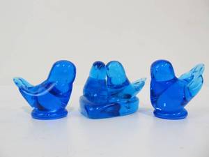 lot 73 image: Group of Signed Art Glass Blue Birds