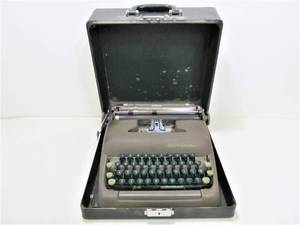 lot 105 image: Working Vintage SMITH-CORONA Sterling Portable Typewriter wCase