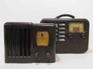 lot 118 image: 2 Vintage Bakelite Radios