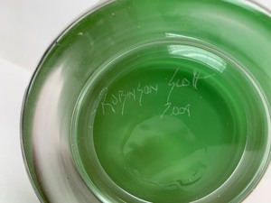 lot 100 image: Excellent Signed Hand Made ROBINSON SCOTT Art Glass Vase