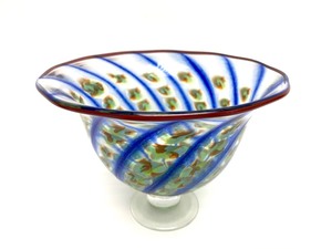 lot 98 image: Excellent Signed Hand Made ROBINSON SCOTT Art Glass Pedestal Bowl