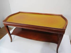 lot 279 image: Vintage 1940s Mahogany Leather-Top Coffee Table