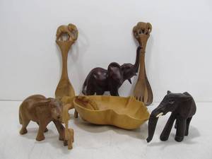 lot 305 image: Group of Hand Carved Wooden Elephant Items