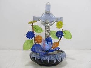 lot 309 image: Vintage Floral Crucifix Display wGlass Flowers