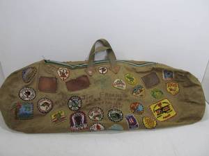 lot 316 image: Very Cool Vintage Duffel Bag wBoy Scout Patches