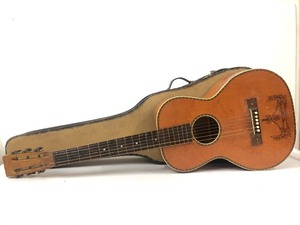 lot 2 image: Vintage 1920s Era Acoustic Parlor Guitar wCase