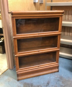 lot 7 image: Very Nice antique Quartersawn Oak Lawyers Bookcase