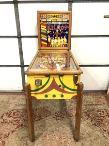 lot 14 image: Vintage Early 1940s Coin-Op KILROY Pinball Machine
