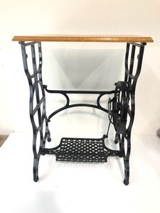 lot 352 image: Excellent Antique Cast Iron Sewing Machine Treadle Base Table