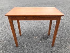 lot 276 image: Excellent Vintage Small Quartersawn Oak DeskTable