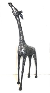lot 326 image: LARGE Metal Giraffe Statue