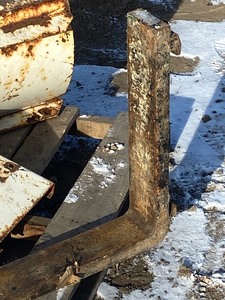 48 Pallet Fork & IH Front-Mount Plow