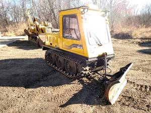 lot 5 image: 1978 Bombardier SW-48 1A Crawler Ca...