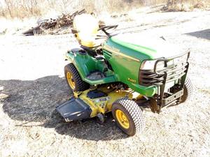 lot 8 image: John Deere X485 Lawn Tractor, 62 D...