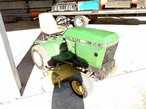 lot 10 image: John Deere 314 Lawn Tractor, 48 De...