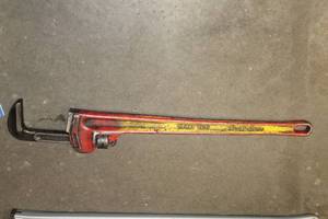 Heavy Duty Pipe Wrench 36