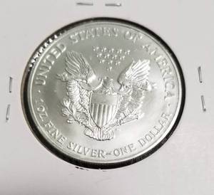 2001 AMERICAN SILVER EAGLE 1 TROY OZ. .999 FINE SILVER DOLLAR