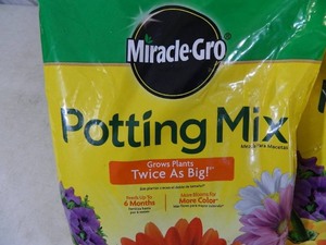 lot 65 image: 19 Bags Miracle Gro Premium Potting Mix 8 Quart Each